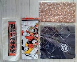 伊勢丹オリジナル 七福神 桜風呂敷タオル